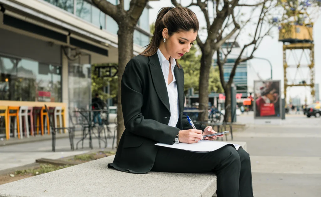 legal-notary-near-you-in-portland-notary-contacting-clients